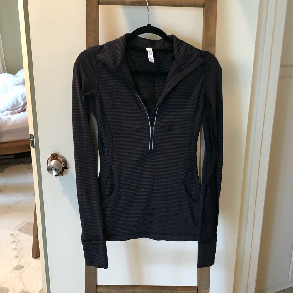 Lululemon Pullover, Size 6